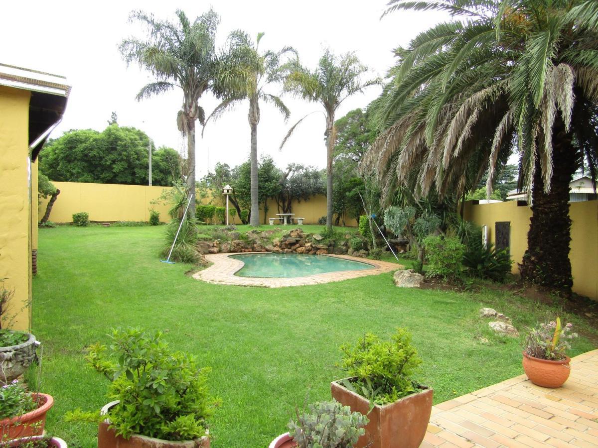 Phomolong Guest House, Westgate, Roodeporte Roodepoort Bagian luar foto