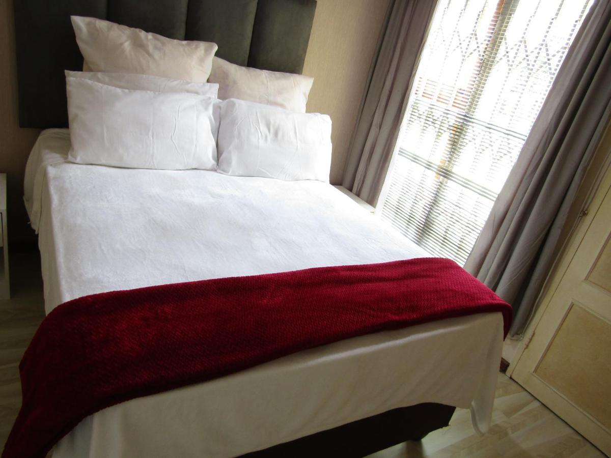 Phomolong Guest House, Westgate, Roodeporte Roodepoort Bagian luar foto