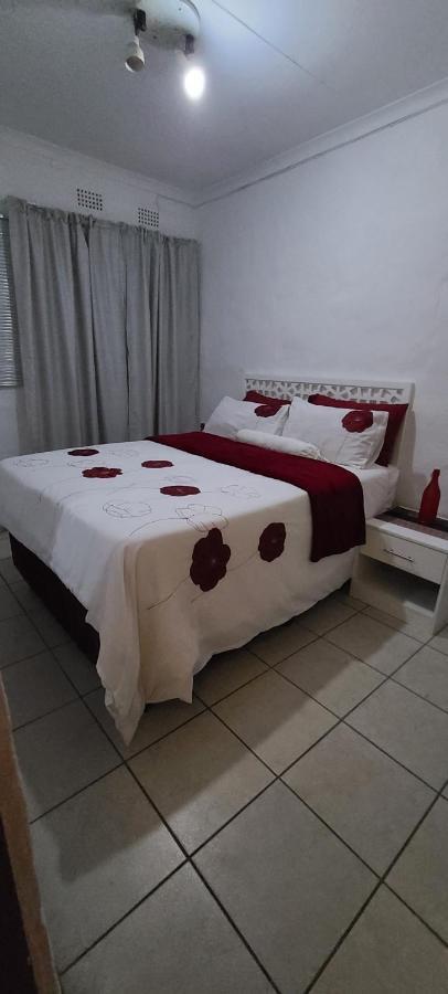 Phomolong Guest House, Westgate, Roodeporte Roodepoort Bagian luar foto